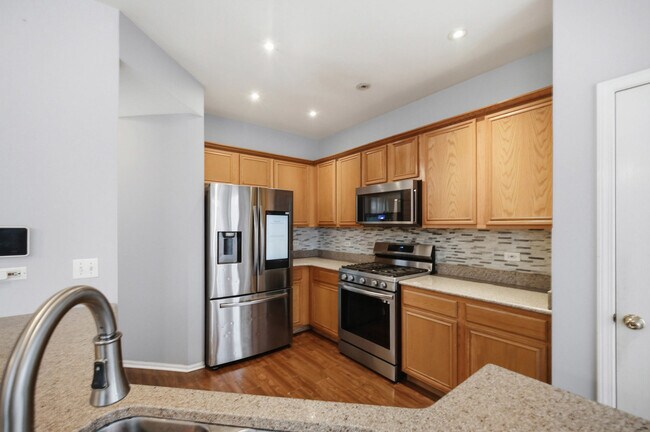 Building Photo - 512 Normandy Ln