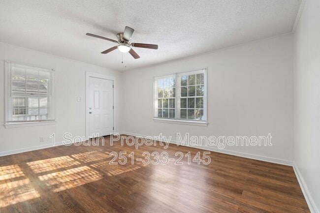 Building Photo - 212 Pinehill Dr