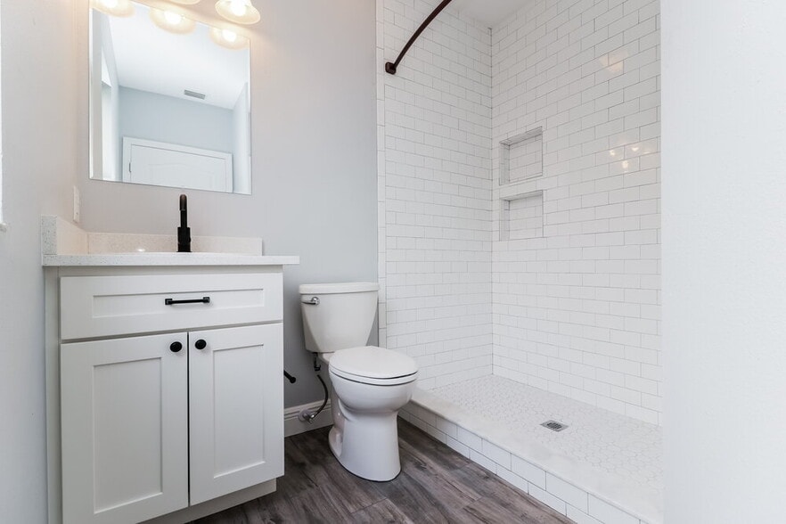 Building Photo - 18034 Birdwater Dr