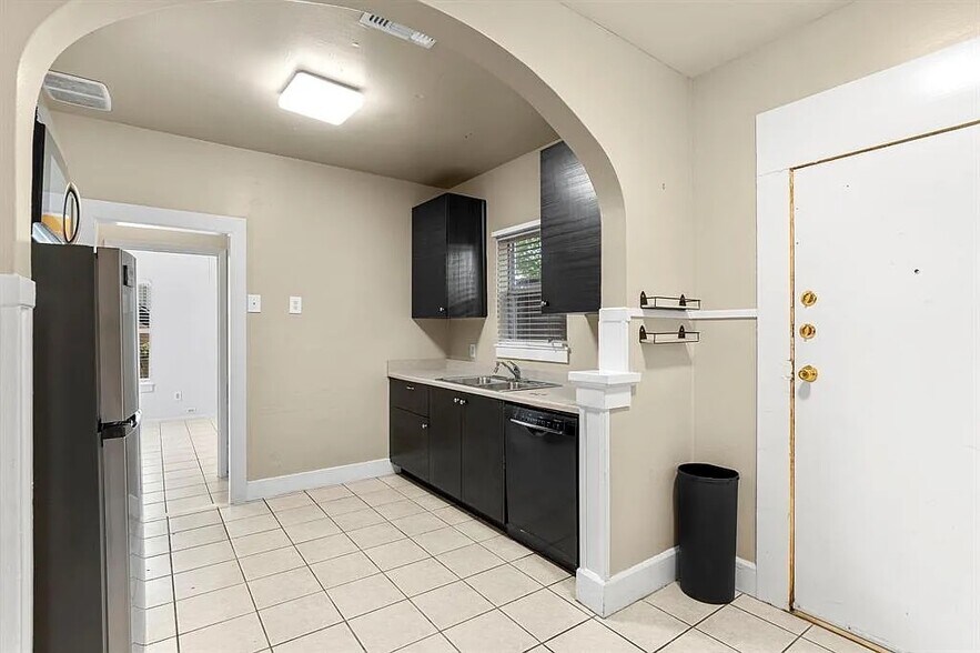 Building Photo - 2802 Salado St