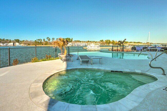 Building Photo - 15310 TX-105