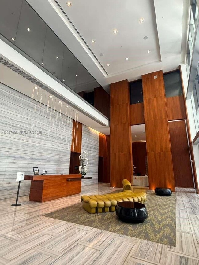 Building Photo - 1300 Brickell Bay Dr