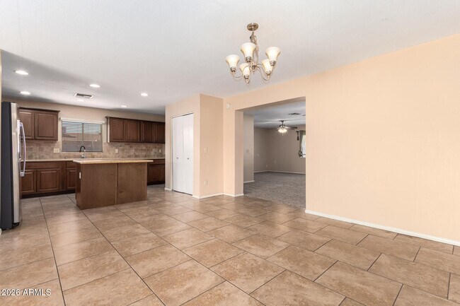 Building Photo - 1890 E Loma Vista Dr