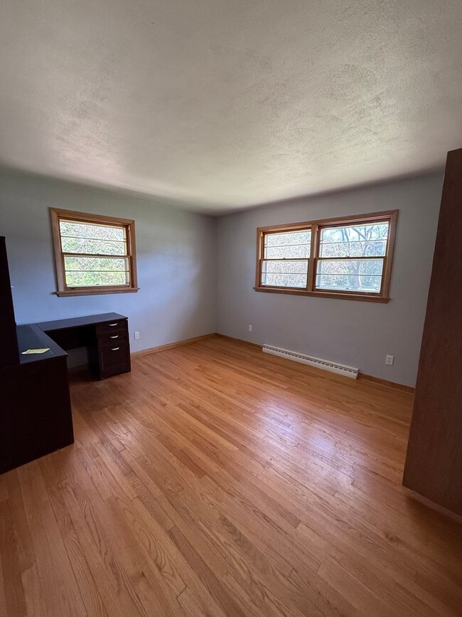Building Photo - Rare Rental- Prairie Hill SD 3 bedroom 2 b...