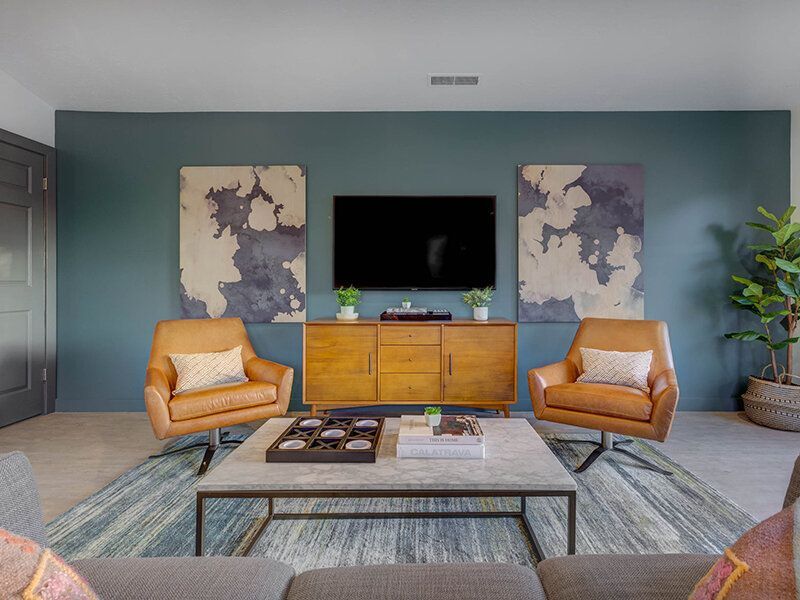 Building Photo - Creekview