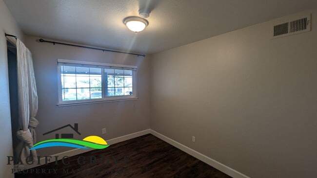 Building Photo - Updated Three Bedroom