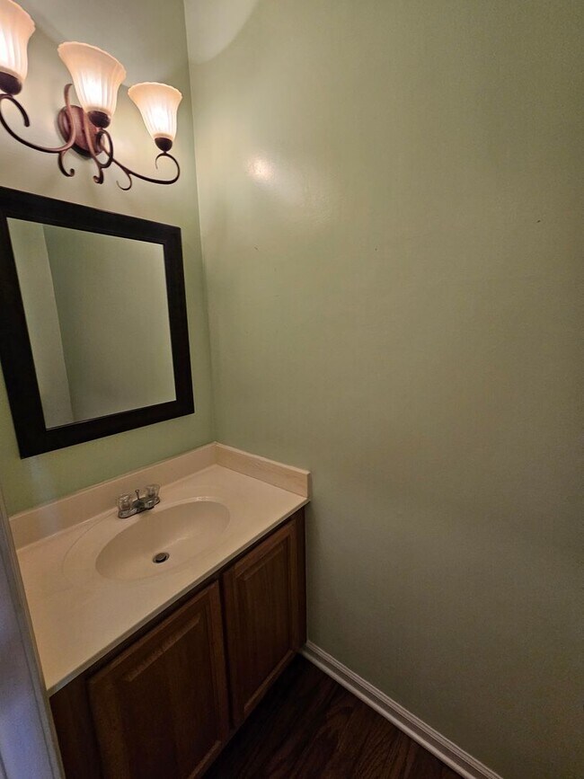 Building Photo - Estates of Greenbrier