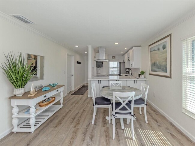 Building Photo - 1400 Tarpon Center Dr