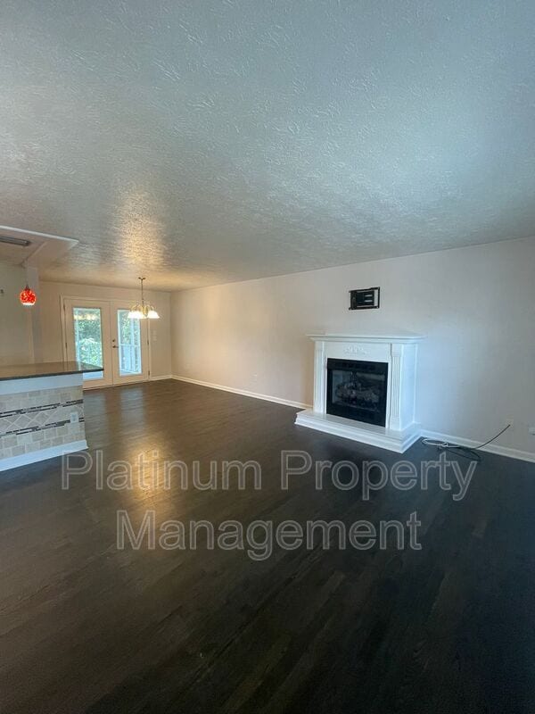 Building Photo - 10500 Worthington Hills Manor