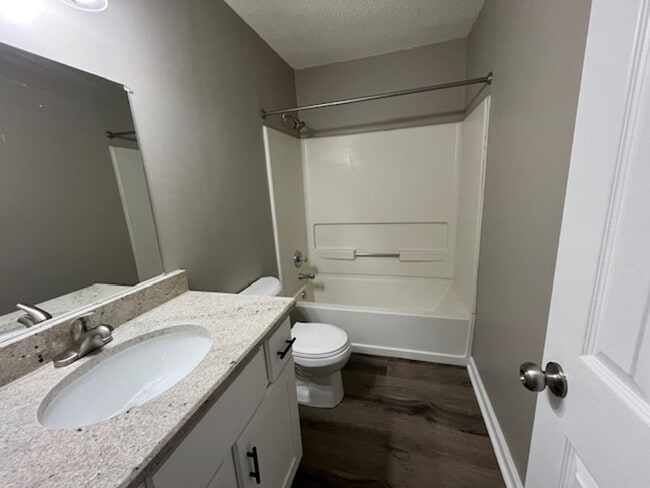 Building Photo - Completely Renovated 3 Bedroom 2 Bath Home...