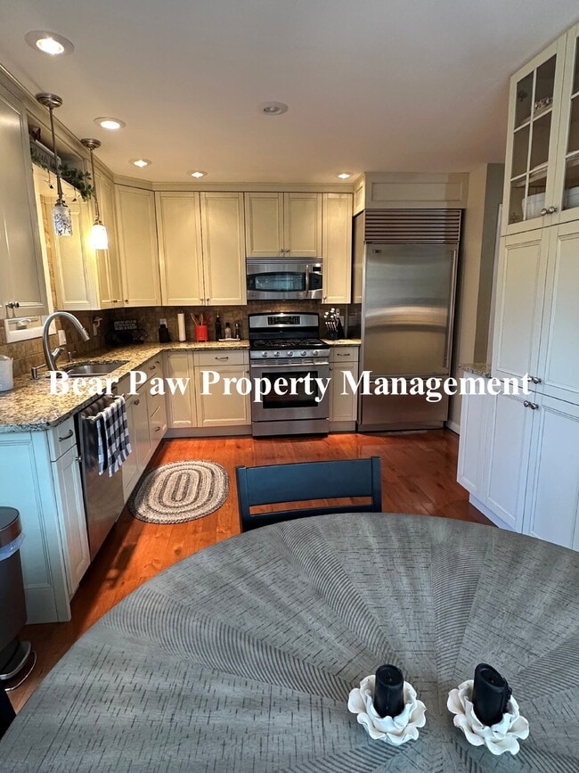 Building Photo - "Charming Duplex! Your Perfect Mountain Home Awaits!"