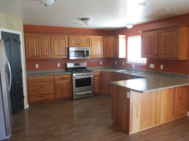 Building Photo - 3 Bedroom, 2.5 Bathroom Twin Home - Gemini...