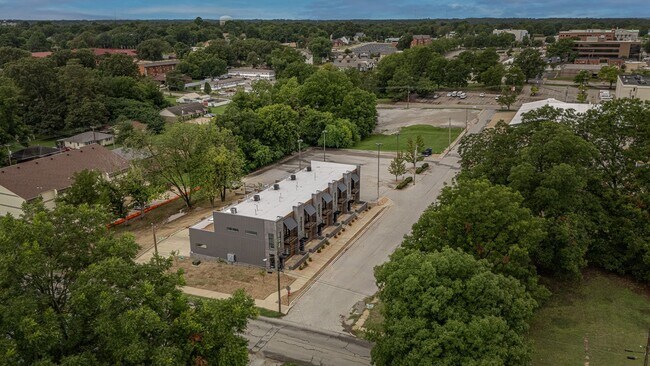 Building Photo - Edge Luxury Townhomes