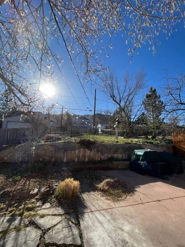 Building Photo - Available August 1, 2026 | PRE-LEASE 2 BED 1 BATH – Updated North Boulder Home Near Trails & Down...