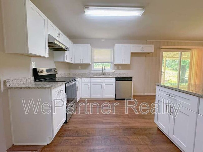 Building Photo - 2223 Shamrock Dr