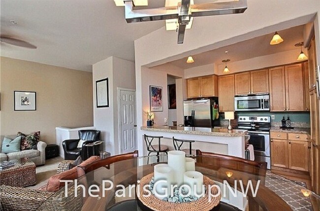 Building Photo - Gorgeous Renton Highlands Condo * Attached...
