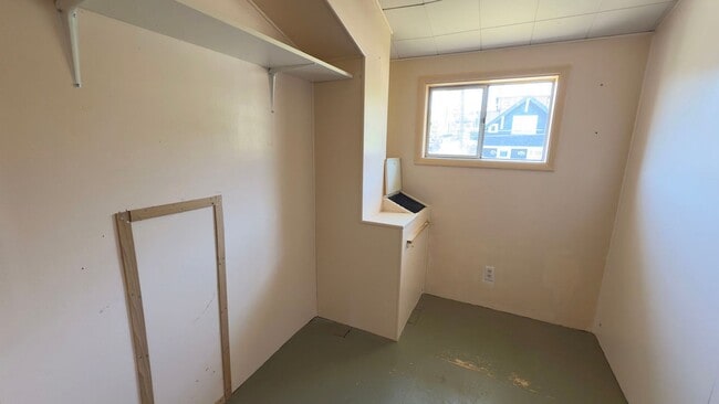Building Photo - 700 Irving Ave