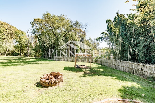 Building Photo - 5840 Quaker Pky