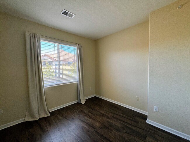 Building Photo - 9557 W San Juan Cir