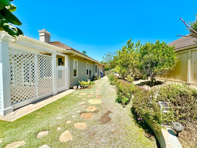 Building Photo - Beautiful Single-Level Custom Home with Serene Backyard Space in the Lovely Peppertree Park Commu...