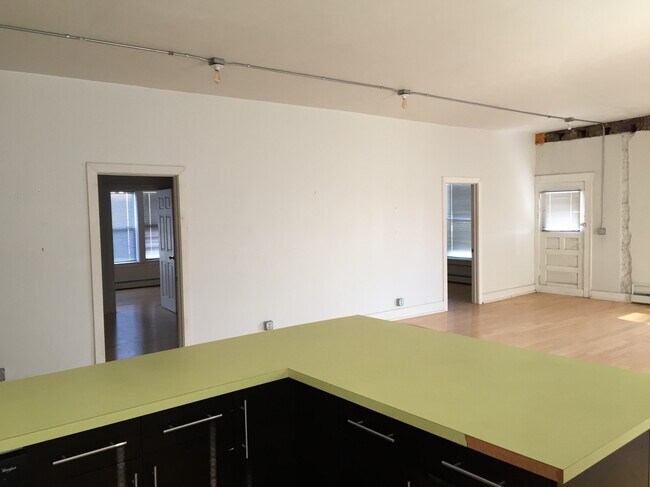 Building Photo - 844 N Gould St