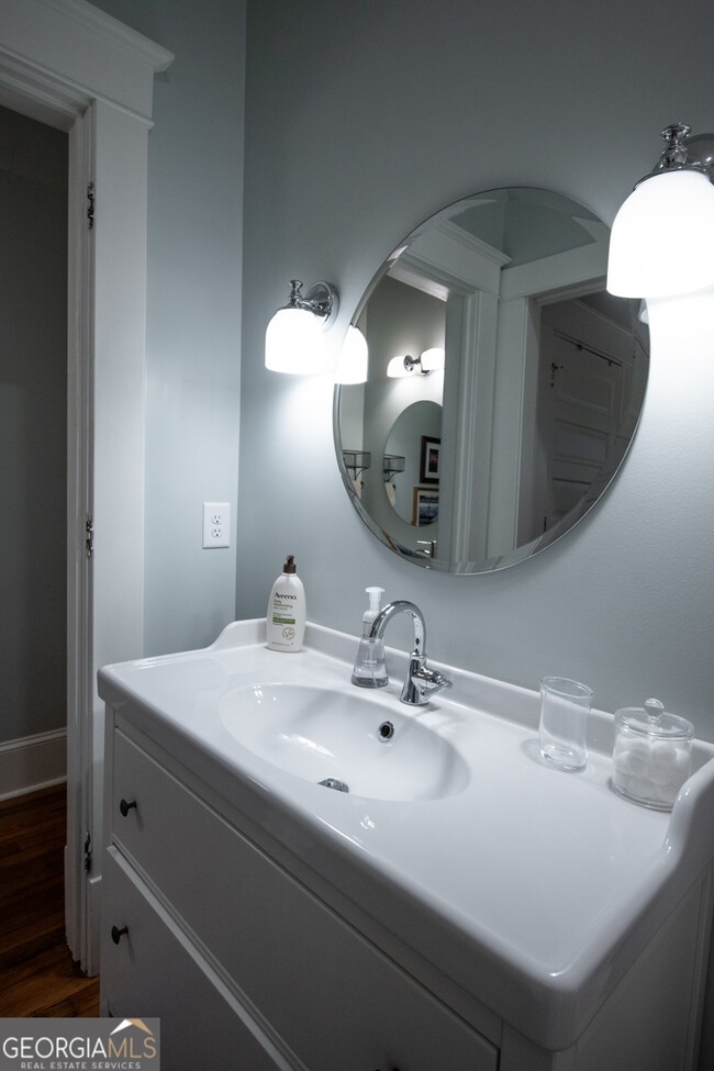 Building Photo - 290 Milledge Cir