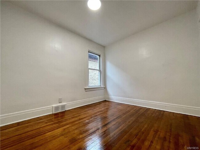 Building Photo - 434 23rd St