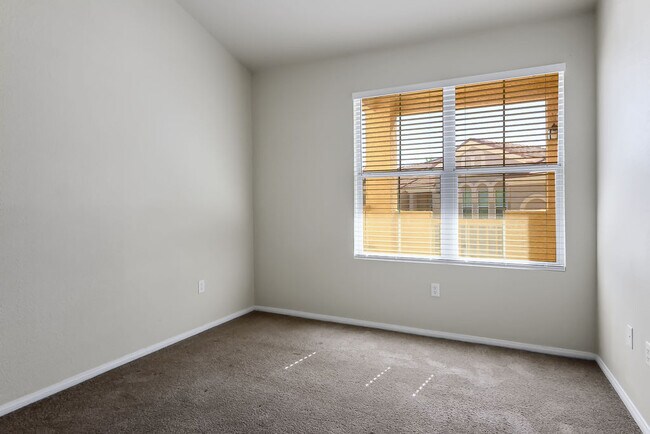 Building Photo - 10550 W Alexander Rd