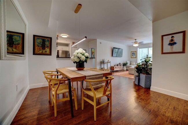 Building Photo - 720 S Sapodilla Ave