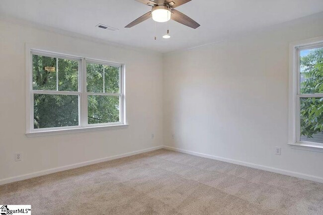 Building Photo - 12 Harvley St