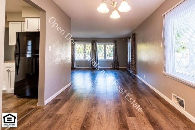 Building Photo - 4814 Blum Dr
