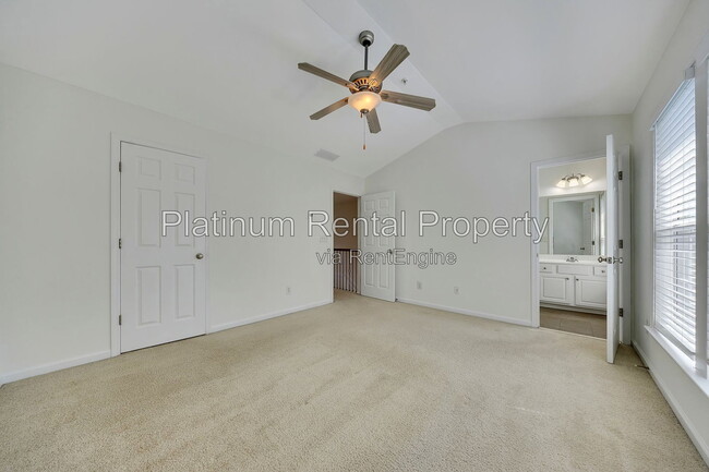Building Photo - 221 Balaban Cir