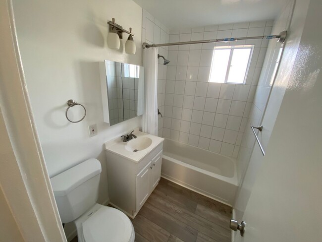 Building Photo - Charming 3-Bedroom Home in Paramount – Ful...