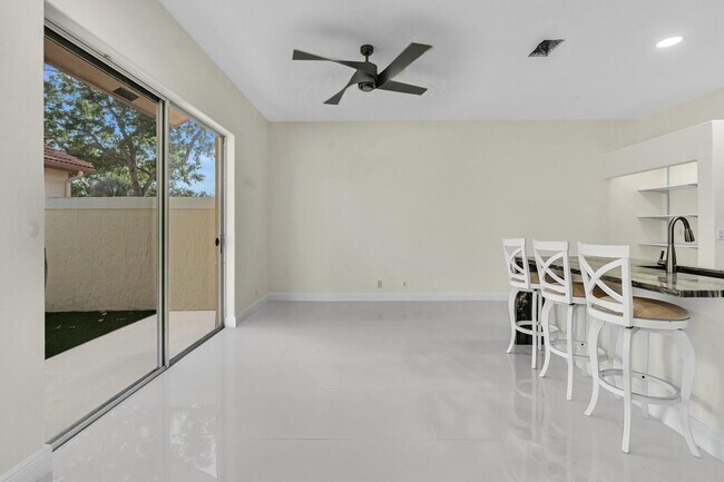 Building Photo - 36 Monterey Pointe Dr