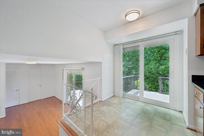 Building Photo - 9202 Wilmett Ct