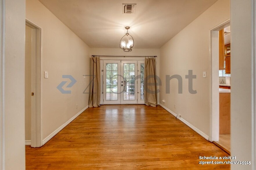 Building Photo - 5142 Balboa Blvd