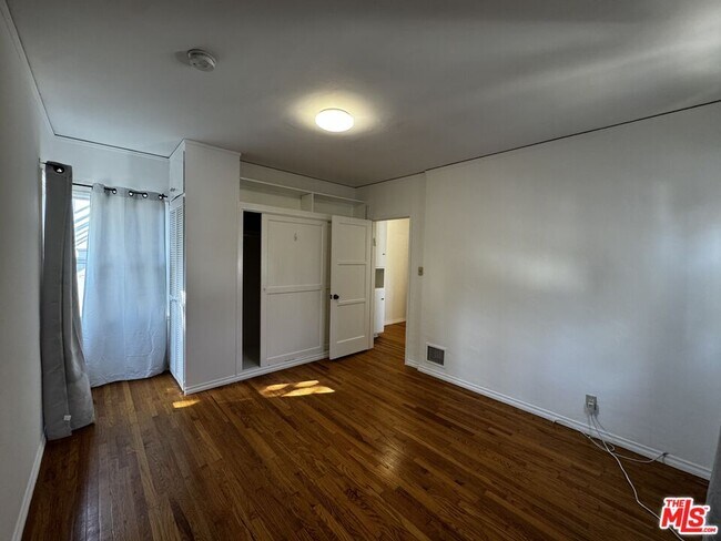 Building Photo - 1242 Edris Dr