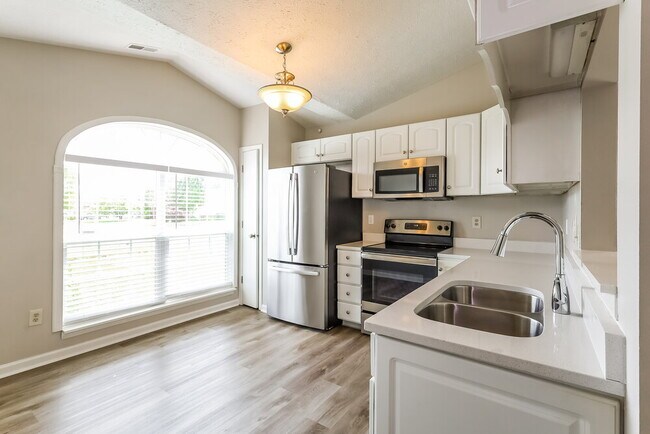 Building Photo - 1352 E McClarnon Dr