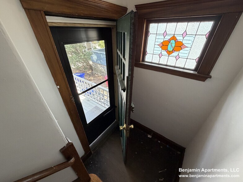 Building Photo - 23 Moraine St