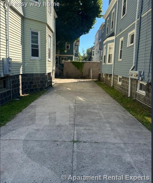 Building Photo - 183 College Ave