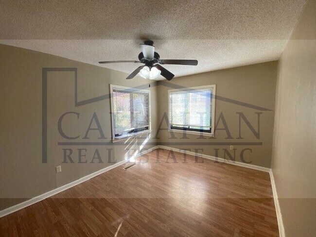 Building Photo - NLR Updated Home