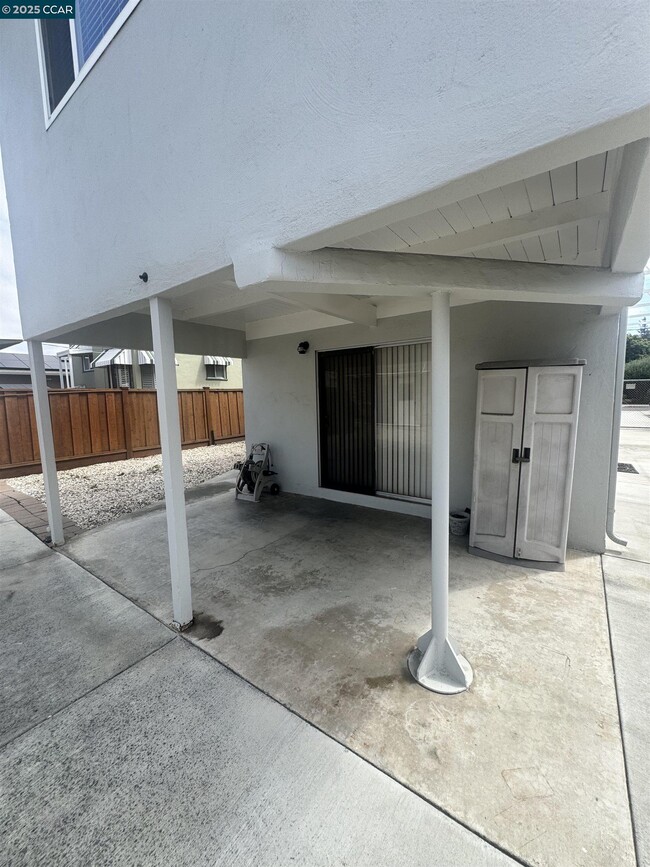 Building Photo - 674 Maud Ave