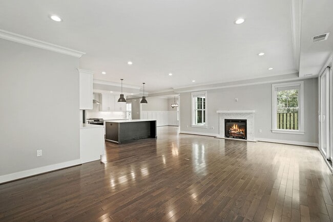 Building Photo - 517 Great Falls St