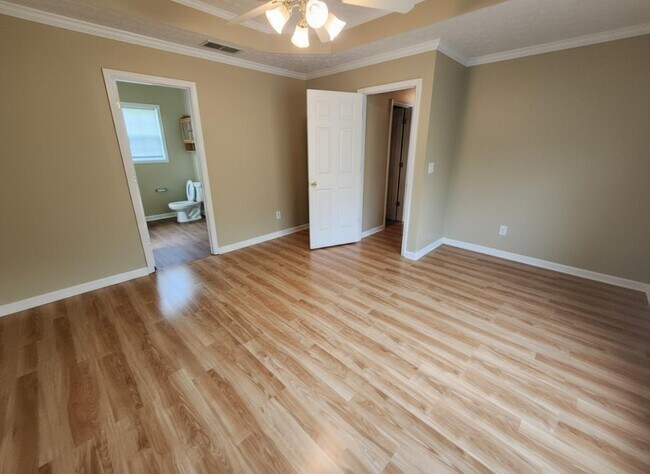 Building Photo - 3020 Oak Meadow Dr