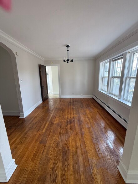 Building Photo - 8538 Saint Louis Ave