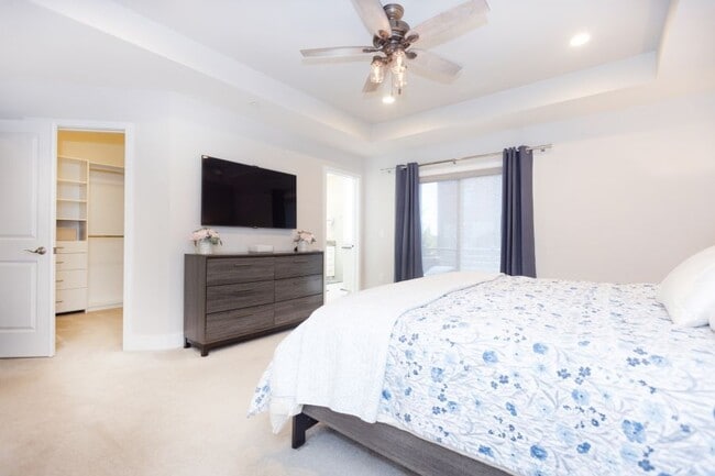 Building Photo - 609 Lakeview Ct