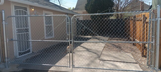 Building Photo - 2-1512 E Routt Ave