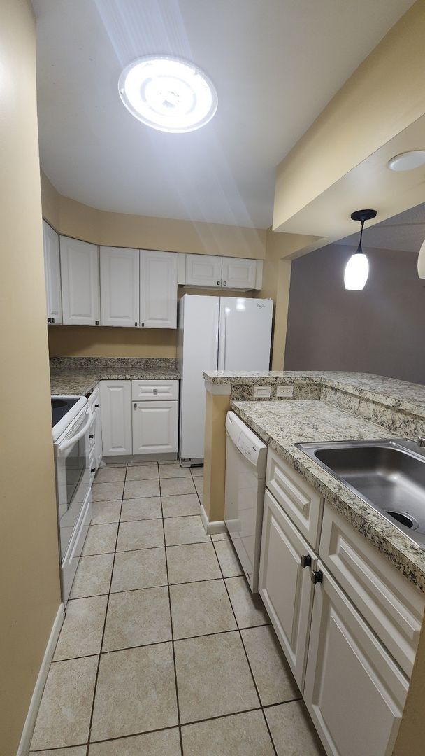 Building Photo - Conquistador 2 Bed 2 Bath - Just steps from the pool!