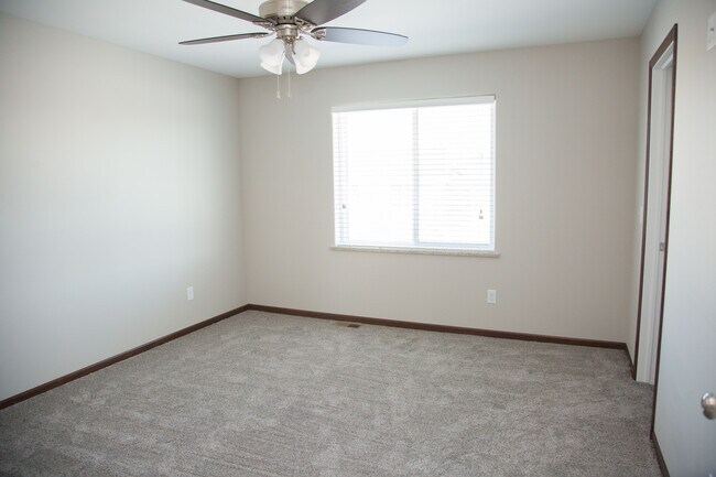 Building Photo - 6353 Pawnee Ln