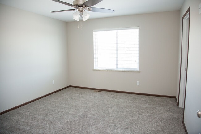 Building Photo - 6355 Pawnee Ln